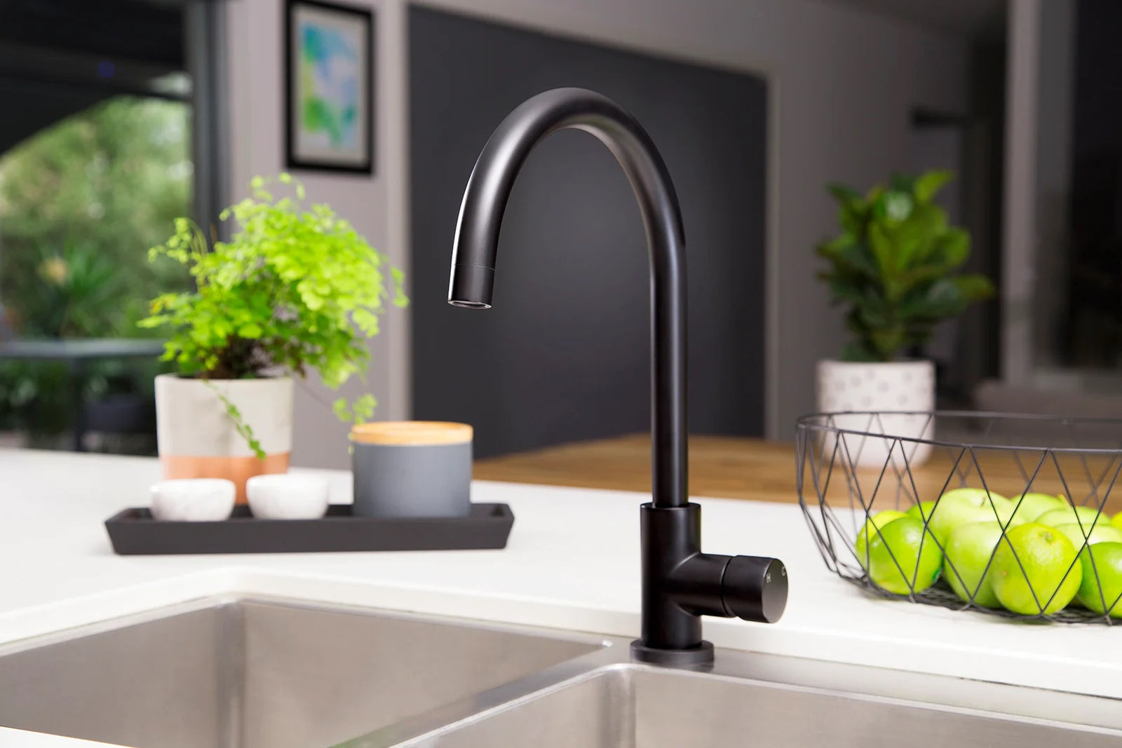 Meir Round Gooseneck Kitchen Mixer Tap With Pinless Handle | Matte Black