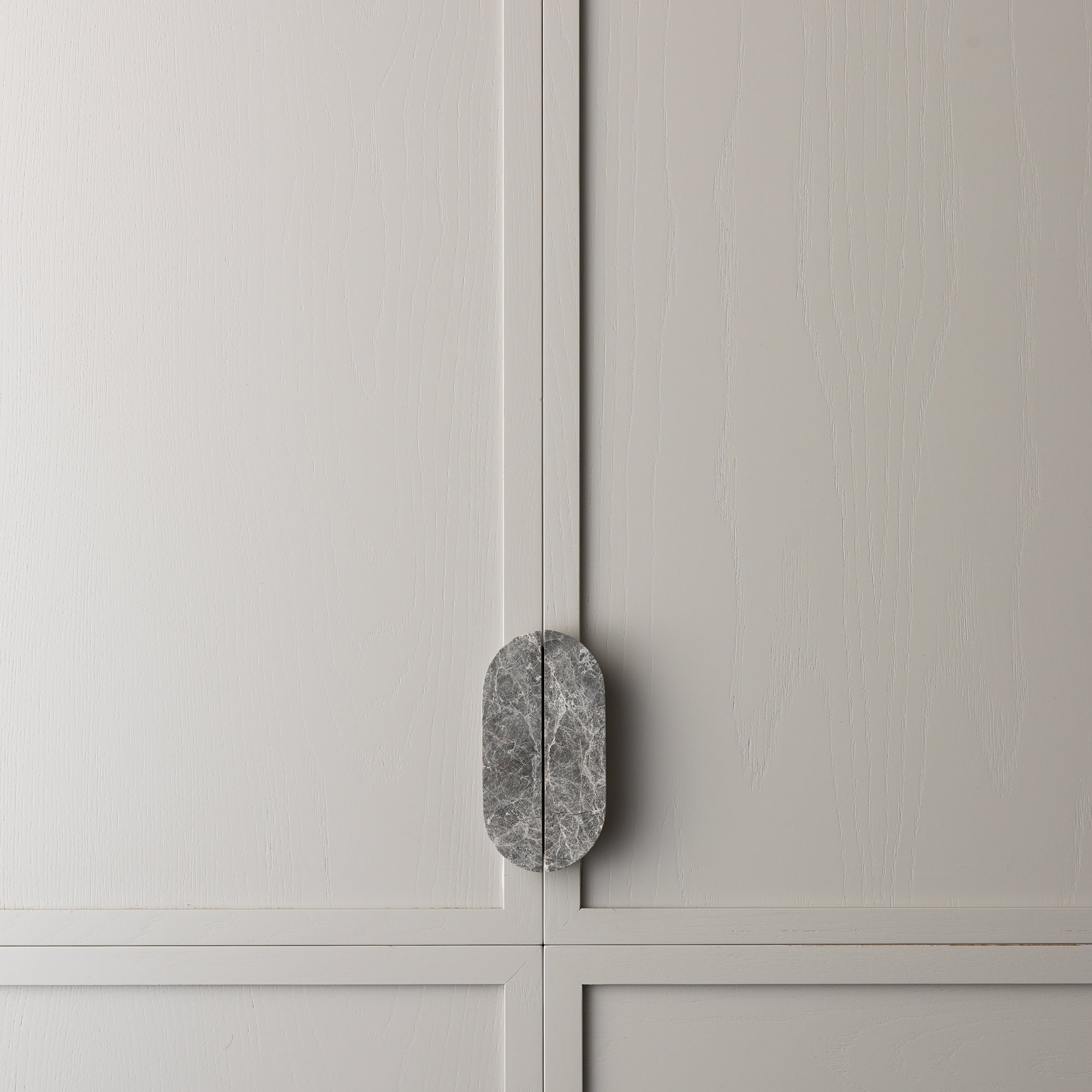 Lo&Co Dot Marble Handle Pull Small | Tundra Grey