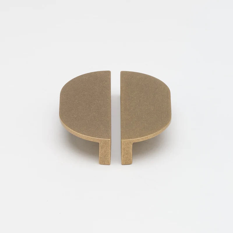 Lo&Co Isla Pull Handle | Tumbled Brass