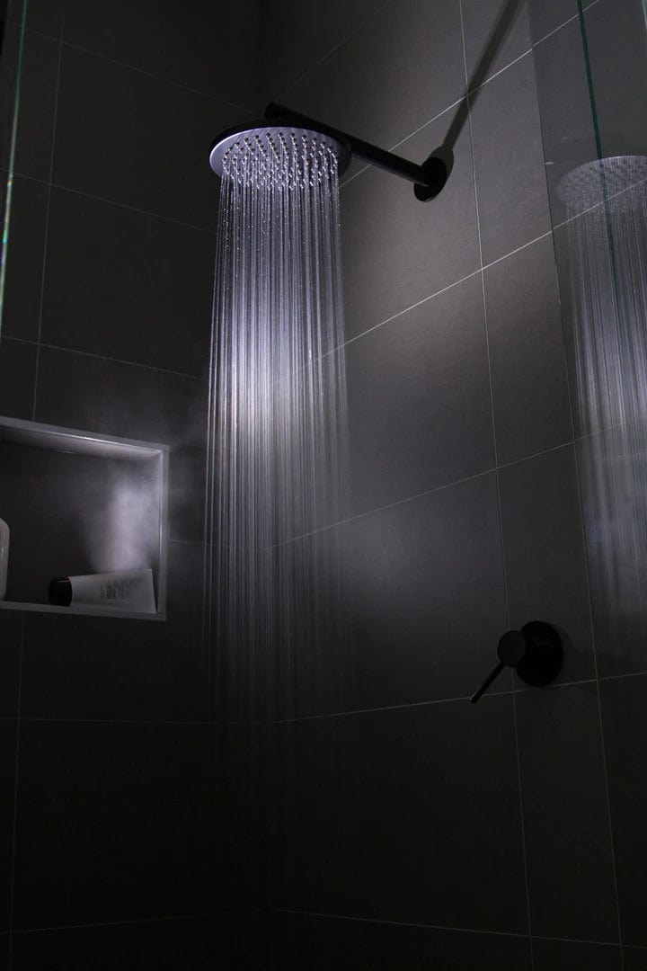 Meir Showers Meir Round Shower Rose 200mm | Matte Black