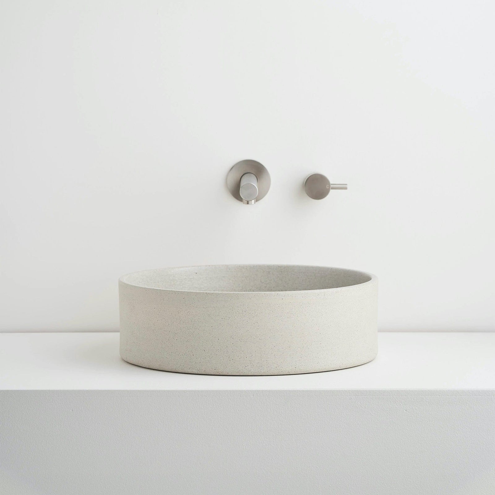 Robert Gordon Basins Robert Gordon Clay 350 Round Vessel Basin | Stone