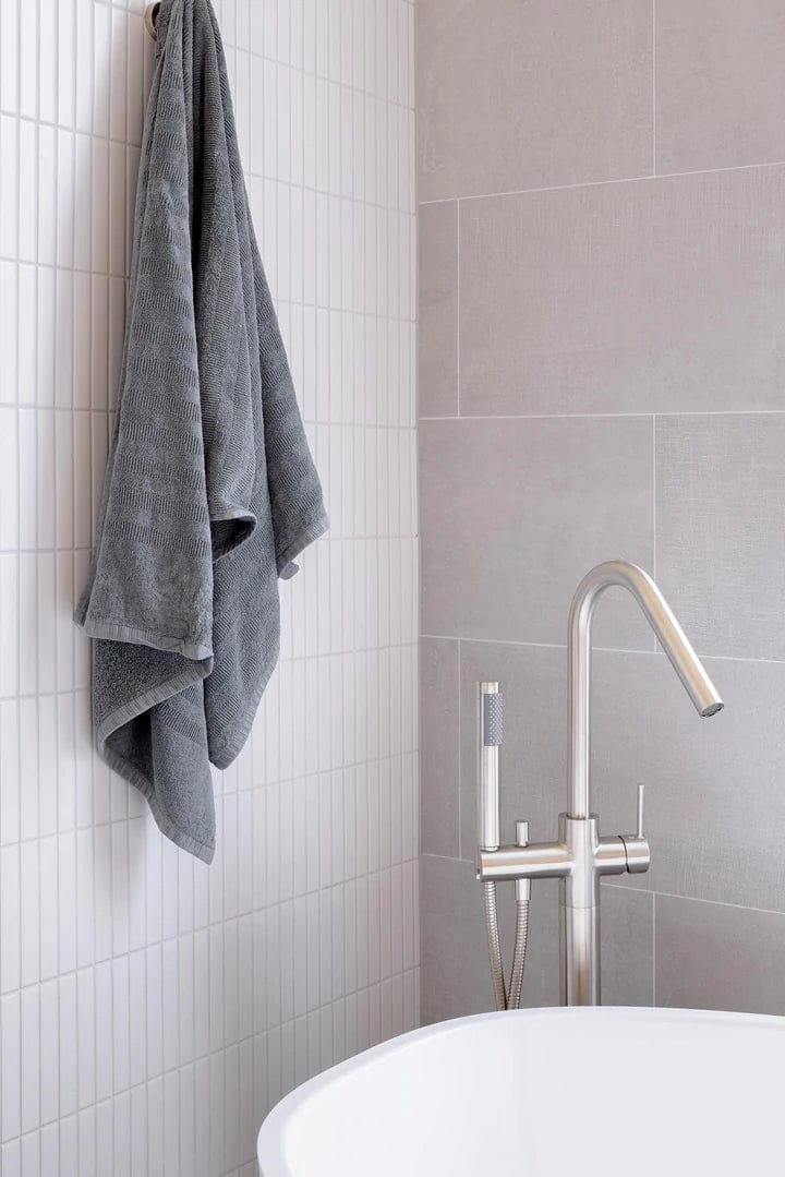 Meir Freestanding Bath Fillers Meir Round Freestanding Bath Spout & Hand Shower | Brushed Nickel